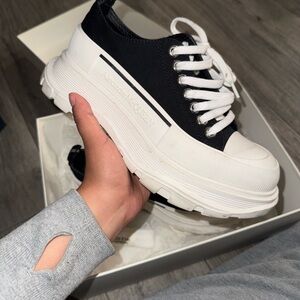 Alexander McQueen Women's Black and White Sneakers